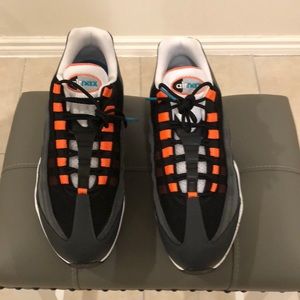 AIR MAX “95” BLACK SPECKLED SIZE 11.5